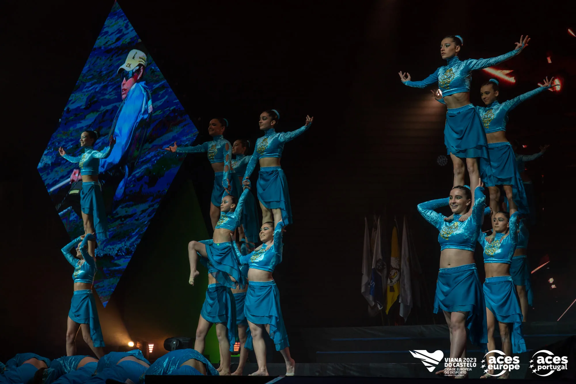 Flash Li Dance School em palco