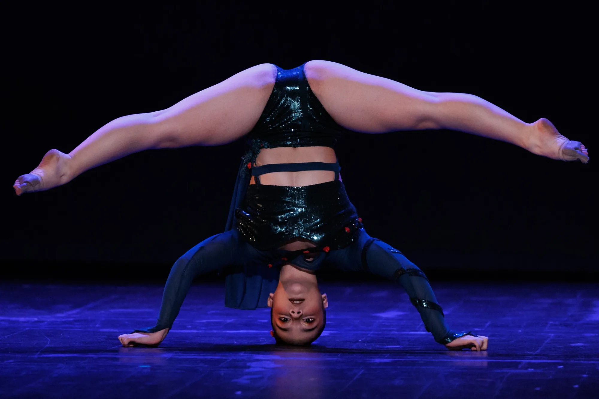 Flash Li Dance School em palco